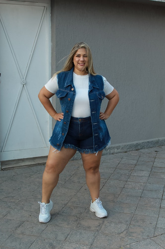 Imagem 3 de 4 de Short Jeans Plus Size Feminino Curto Desfiado Com Lycra