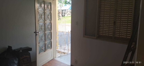 Casa Em Frente Ao Hospital De Baependi , Casa Maior 03 Quartos , Casa Fundos 1 Quarto , Porão 01 Quarto Com Excelente Localização Para Residência , Ou Ponto Comercial. - 1038