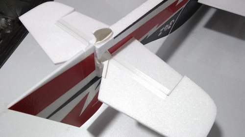 Aeromodelo Elétrico Acrobático Sbach Isopor T5 Perfilado 95cm Horizon Com Linkagem trem de pouso Cor Vermelho