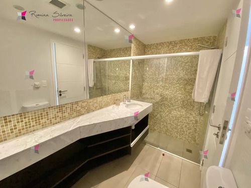 Venta De Apartamento De 2 Dormitorios Y Medio En Edificio Icon Brava