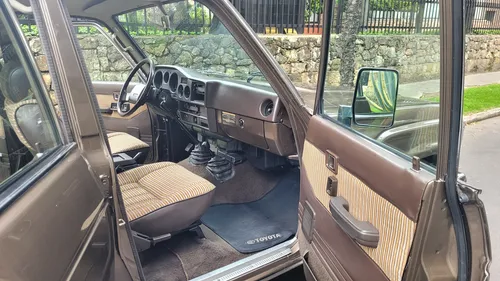 Toyota Land Cruiser Fj62 Versión Gx