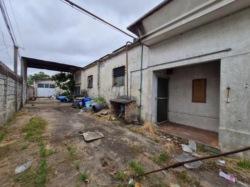 Vende Local Industrial O Deposito - Padrón Único De 1800 M2 - Brazo Oriental