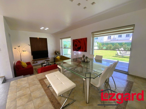 Presentamos Bonita Casa Con Moderno Y Elegante Diseño Con Comodidades Que Le Encantaran
