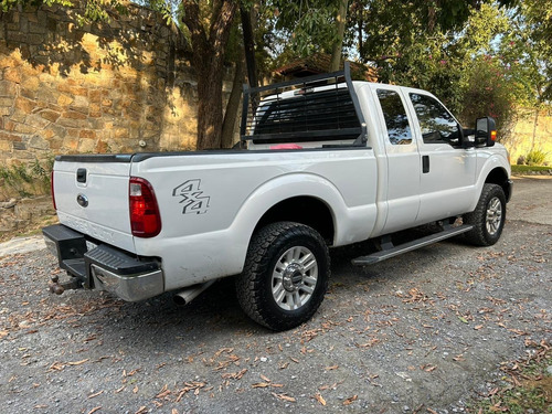 Ford F-250 Súper Duty Xlt Cabina y media 4x4 gasolina
