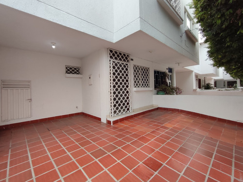 Casa En Venta En Av. Libertadores, Alcalá. Cod V29165