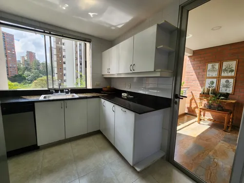 Apartamento En Venta En El Poblado. Cod V12369