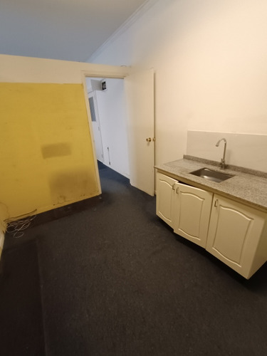 Zabala Y Piedras Oficina 65m2 Con Kitchenette Y Baño.