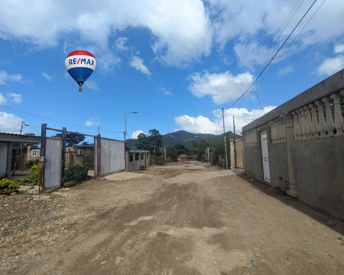 Terreno En Sector Guaimeque, Con Amplios Espacios, Entorno Natural Y Tranquilo, Con Vista Montañosa