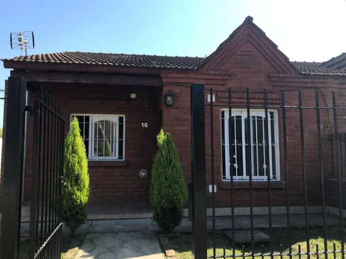 Chalet En Venta En Burzaco Este