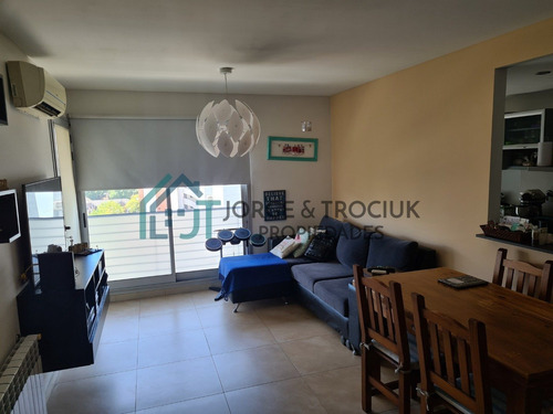 Imagen 4 de 13 de Departamento De 2 Ambientes Con Cochera Cubierta