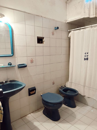 Casa En Venta De 2 Dormitorios C/ Cochera En Villa Floresta