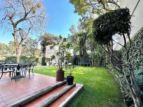 Casa En Las Lomas En Venta Con Amplio Jardin