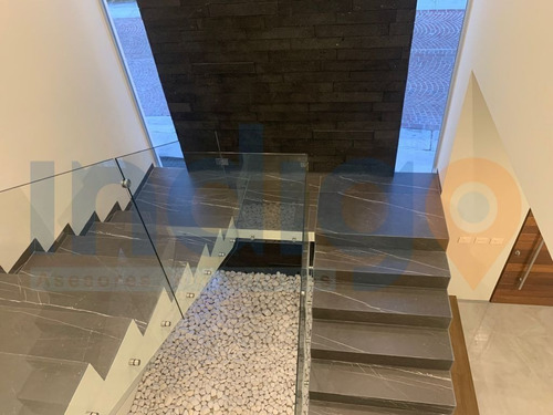 Imagen 17 de 30 de Casa En Venta En Juriquilla En Cumbres Del Lago