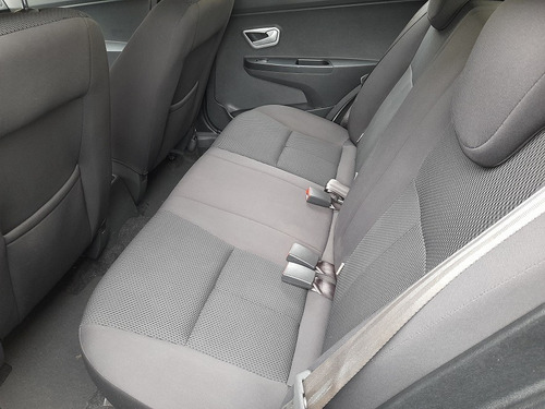 Imagem 9 de 12 de Chery / Celer Hatch Act 1.5 16v 2018 Prata