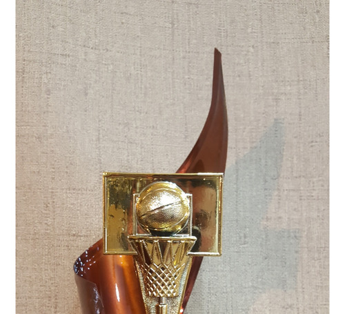 Terna Trofeo Metálico Basquet Tablero Base Madera 37-32-28cm