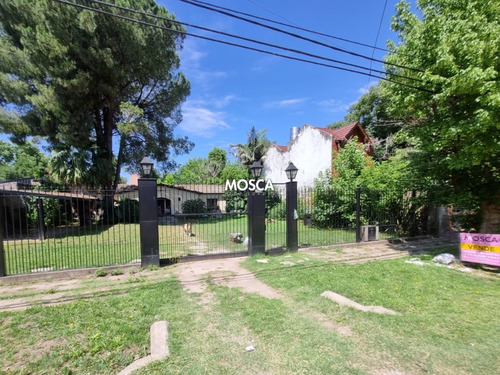 Vendo Casa En Moreno 1200 M2. Permuto