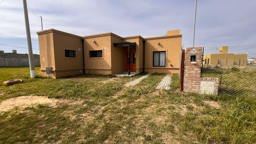 Casa A Estrenar 2 Dormpitorios, Jardines De Esther