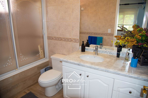 Casa En Arriendo De 5 Dorm. En Las Condes