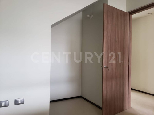 Imagen 3 de 30 de Se Vende Casa En Senda Real Celaya Guanajuato