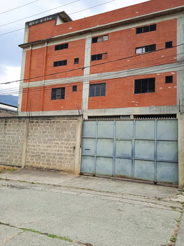 Se Vende Edificio Industrial En La Yaguara.