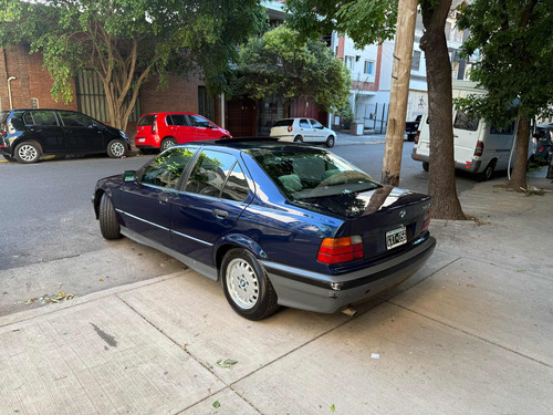 BMW Serie 3 2.0 318is Sedan