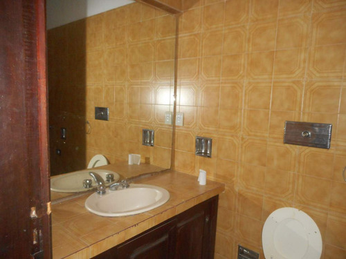 En Alquiler! Casa 3 Dormitorios - Patio C Asador Cochera ¡pleno B Jardin!