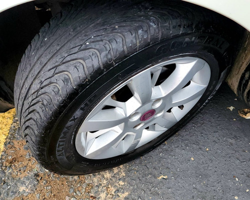 Imagem 13 de 13 de Fiat Punto Attractive 1.4 - Ano 2013 - Flex - Branco - Som