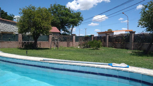 Casa En Venta Con Quincho Y Pileta En Sauce Viejo