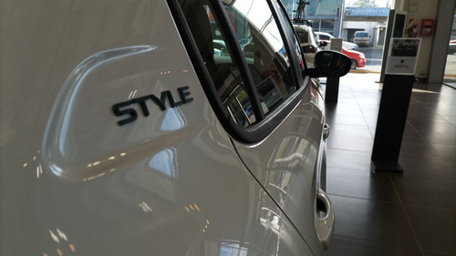 Imagen 13 de 22 de Peugeot 208 1.6 Style - Avec Peugeot