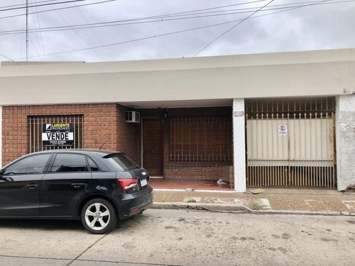 Casa En Pasaje Rossi 1078 A Mts Del Hospital De Luján