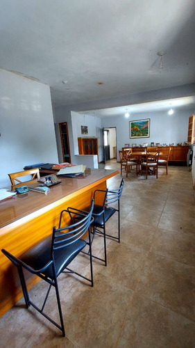 Venta 2 Naves Industriales 7 Locales Y 2 Casas Lote 7472m2 - Villa Allende