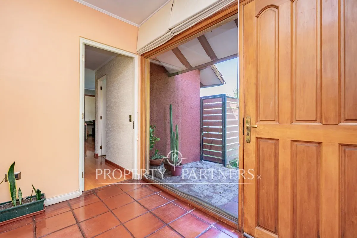 Imagen 3 de 30 de Casa 5d / 4b Con Piscina Y Estacionamiento Techado...