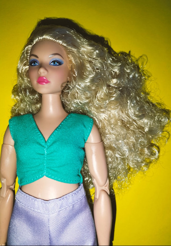 Barbie Looks Curvy #16, Andra, Barbie Made To Move, The Look (Usado)