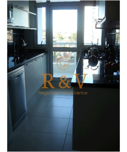 Imagen 18 de 30 de Apartamento En Seasons Tower, Mansa, Punta Del Este, 2 Dormitorios.