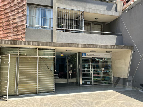 75m2 Con Dos Baños Y Patio.-