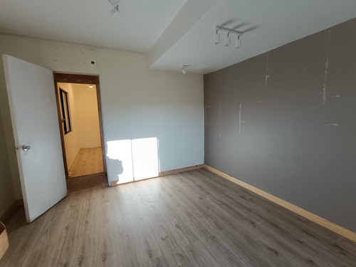 Arriendo Bodega 300 M2 Con Oficinas Y Trifasico, Quilicura