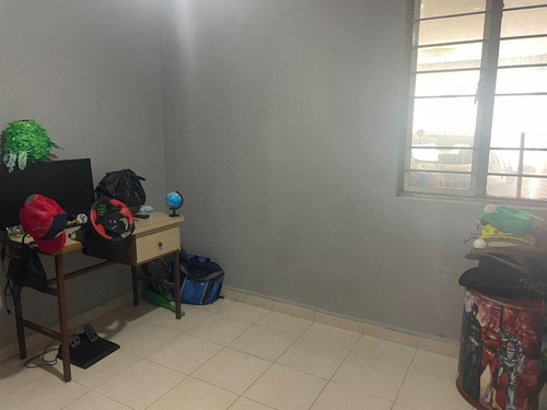 Casa En Venta En Col. Bernardo Cobos, Irapuato, Gto.