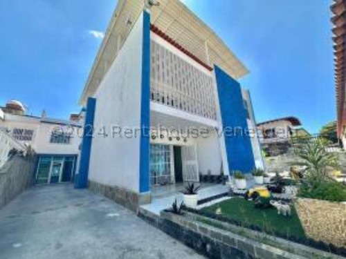 #24-20536 Espectacular Casa Bifamiliar En Vista Alegre