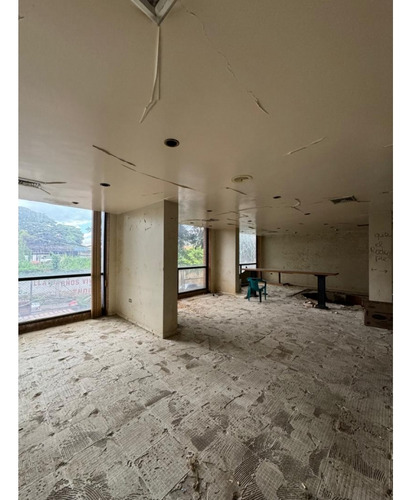 Casa Comercial Y Residencial En Venta 1.057 M2 - Urb. El Rosal