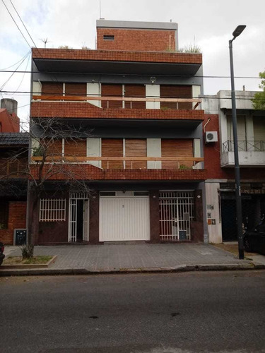 Departamento Tipo Casa 3 Ambientes Al Frente Con Patio.