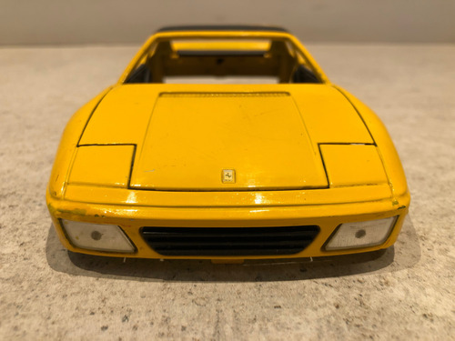 Miniatura Ferrari 348 Ts 1990 1:18 Maisto - Lataria Amarelo (Usado)