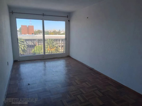 Apto En Renta Con Renta 2 Dormitorios, 1 Baño Y Terraza- Atahualpa