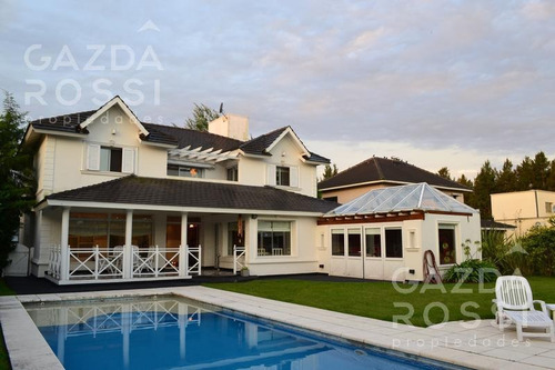 Imagen 15 de 18 de Impecable Propiedad De Amplios Ambientes A La Venta En Club De Campo El Lauquen!