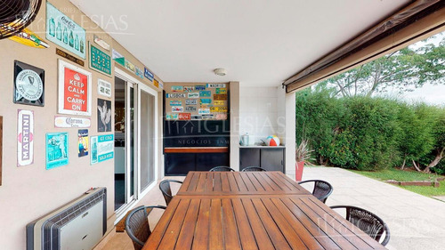 Tour 360º - Casa Al Lago Con Cuatro Dormitorios En Los Sauces