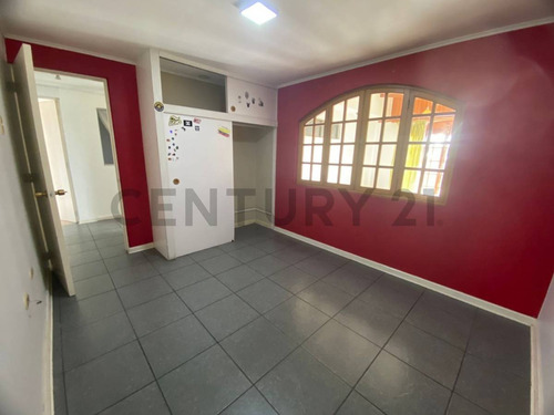 ¡amplia Casa En Arriendo 6d + 3b + Jardín + Quincho En ...