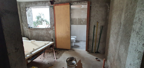Casa En Venta Refaccionada, A Terminar, Excelente Ubicación