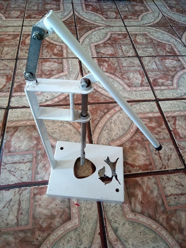 Imagem 1 de 2 de Furador De Côco