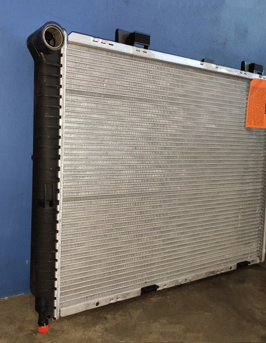 Radiador Mercedes Benz E320 Año 98-02. Automático. Nuevo