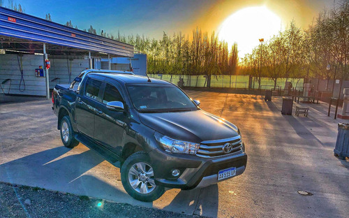 Toyota Hilux 2.8 Cd Srv 177cv 4x4 At 2016