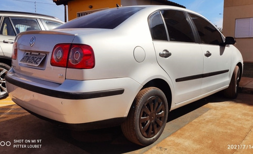 Imagem 6 de 11 de Volkswagen Polo Sedan 2010 1.6 Vht Comfortline Total Flex 4p